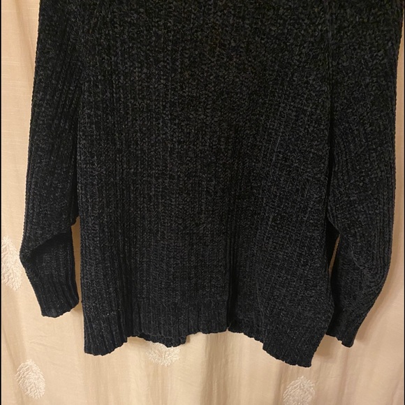 SOLD: Urban Outfitters Velour Cardigan - Picture 4 of 8